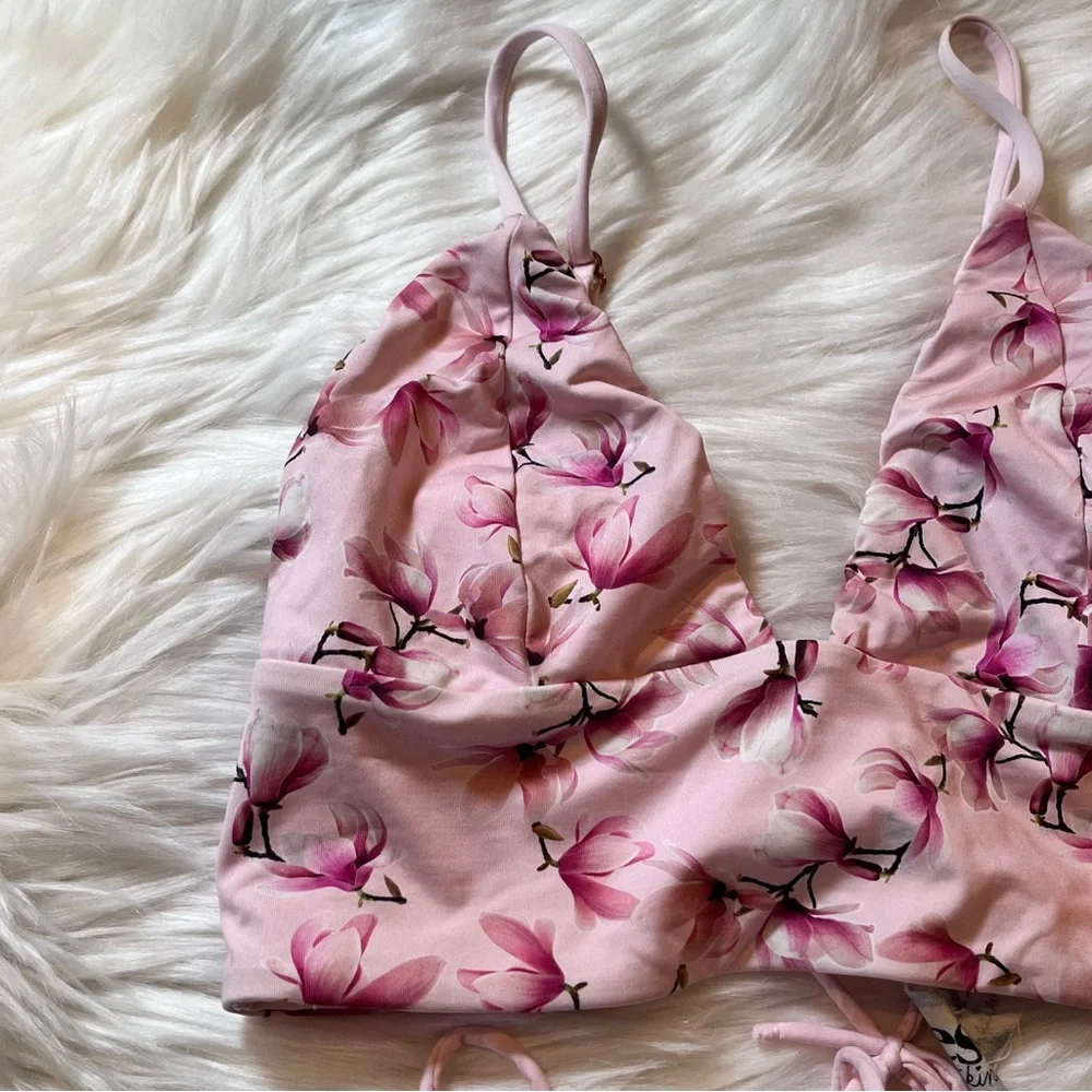 NWT Frankie's Bikinis Lala Top in Sakura - Size Medium